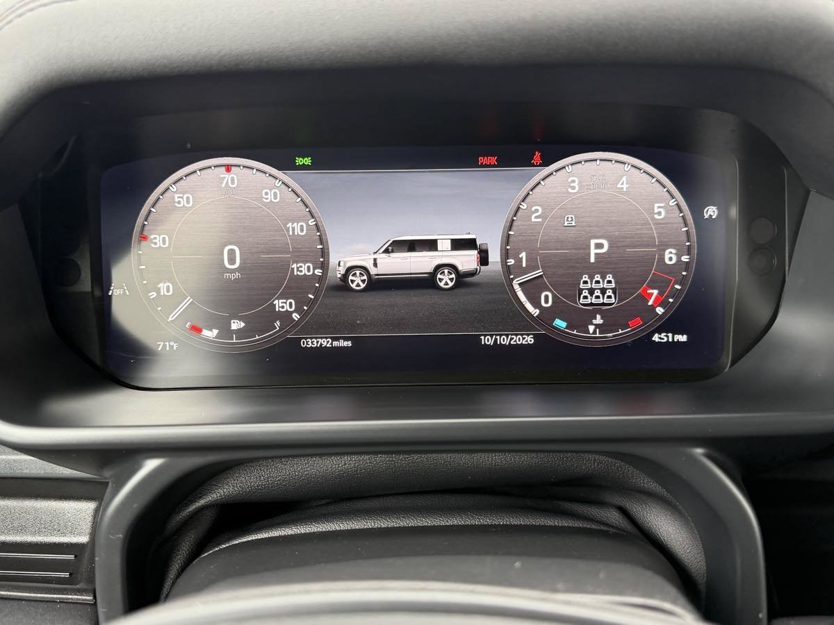 Used 2024 Land Rover Defender 130 X-Dynamic SE AWD/4WD image 27