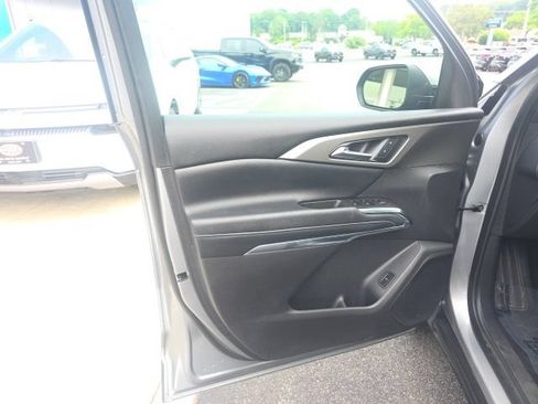 Used 2025 Chevrolet Traverse LT AWD/4WD image 13