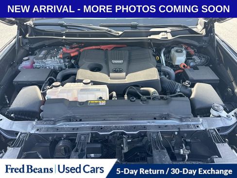 Used 2025 Toyota Sequoia Capstone AWD/4WD image 11