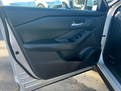 Used 2025 Nissan Rogue SV image 18