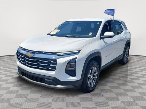Used 2026 Chevrolet Equinox LT w/ Convenience Package II FWD image 3