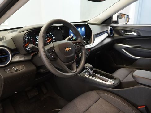 Used 2024 Chevrolet Trax LS w/ LS Convenience Package image 6