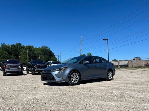 Used 2024 Toyota Corolla LE FWD image 2