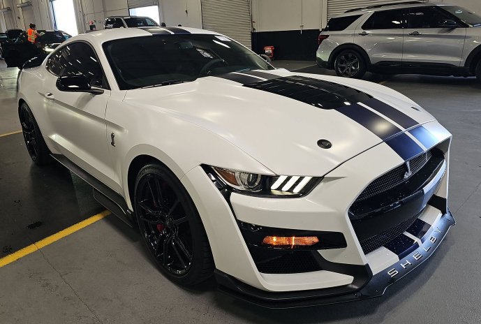 Used 2022 Ford Mustang Shelby GT500 w/ Technology Package RWD image 5