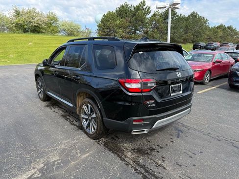 Used 2025 Honda Pilot Touring image 2