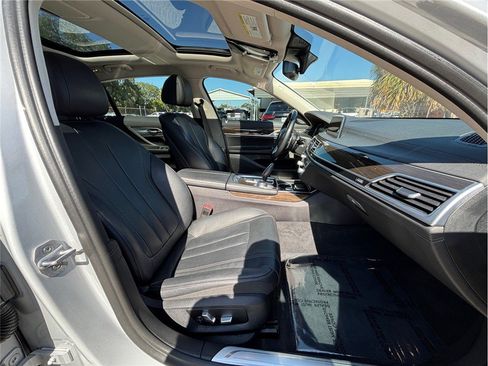 Used 2019 BMW 740i image 46