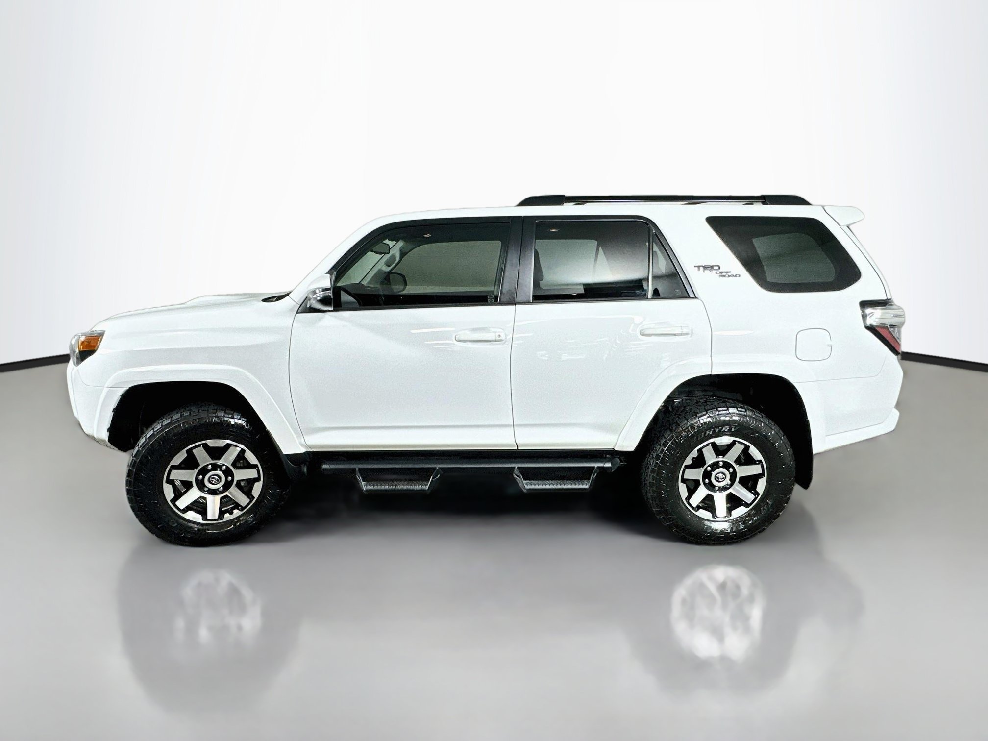 Used 2023 Toyota 4Runner TRD Off-Road Premium w/ Moonroof Package AWD/4WD image 4