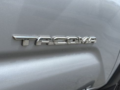 Used 2020 Toyota Tacoma TRD Off-Road w/ Technology Package image 37