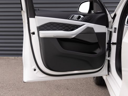 Used 2022 BMW X5 M w/ Competition Package 2 image 17