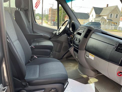 Used 2013 Freightliner Sprinter 2500 RWD image 14