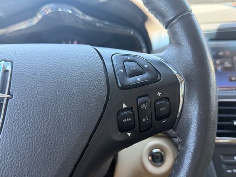 Used 2013 Lincoln MKT FWD image 19
