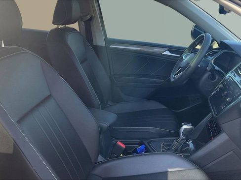 Used 2022 Volkswagen Tiguan SE w/ Panoramic Sunroof Package image 33