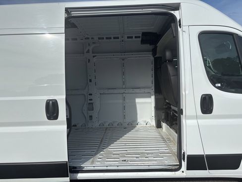 Used 2025 RAM ProMaster 2500 w/ Convenience Group image 20