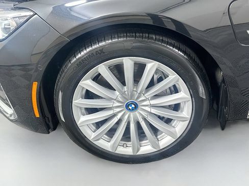 Used 2022 BMW 745e xDrive w/ Premium Package AWD/4WD image 31