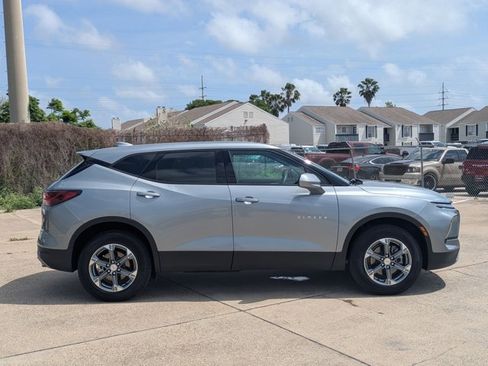 Used 2025 Chevrolet Blazer LT AWD/4WD image 4