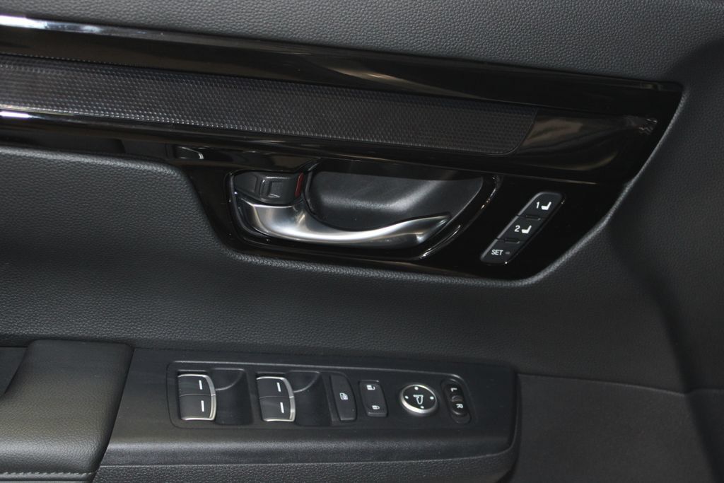 Used 2025 Honda CR-V EX-L image 6