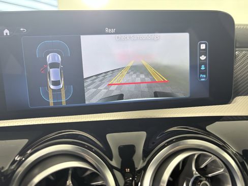 Used 2025 Mercedes-Benz CLA 250 4MATIC image 27