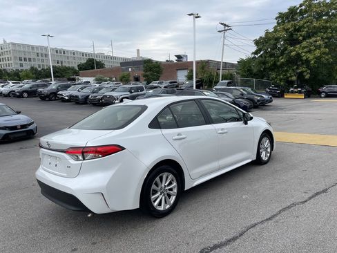 Used 2023 Toyota Corolla LE w/ LE Premium Package FWD image 8