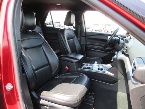 Used 2020 Ford Explorer XLT w/ Equipment Group 202A AWD/4WD image 21