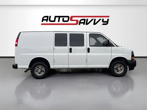 Used 2022 Chevrolet Express 2500 w/ Driver Convenience Package image 8