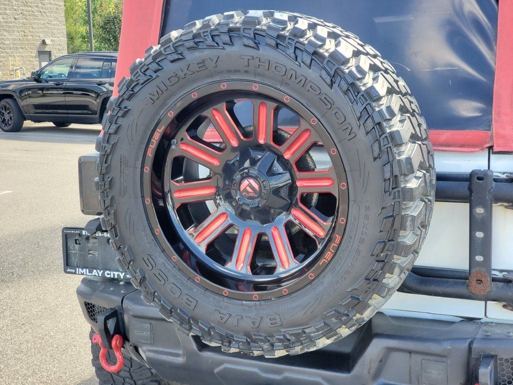 Used 2018 Jeep Wrangler Unlimited Sahara AWD/4WD image 23