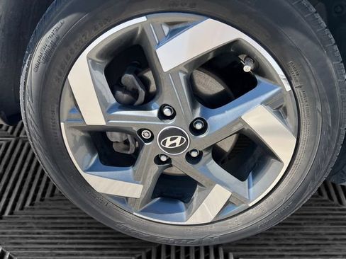 Used 2022 Hyundai Venue SEL FWD image 14