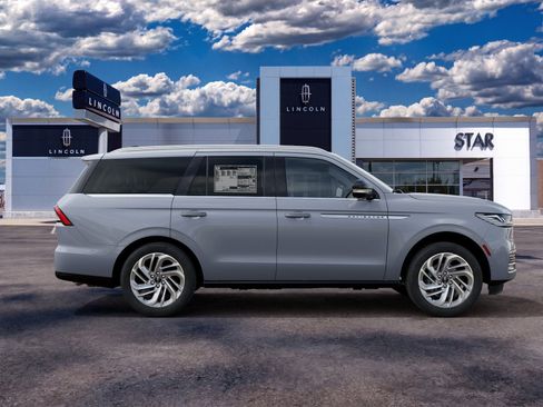 New 2027 Lincoln Navigator Reserve AWD/4WD image 5