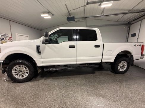 Used 2019 Ford F250 XLT w/ Camper Package image 8