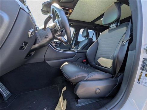 Used 2025 Mercedes-Benz GLC 300 image 17