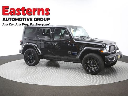 Used 2025 Jeep Wrangler Unlimited Sahara w/ Safety Group AWD/4WD image 47