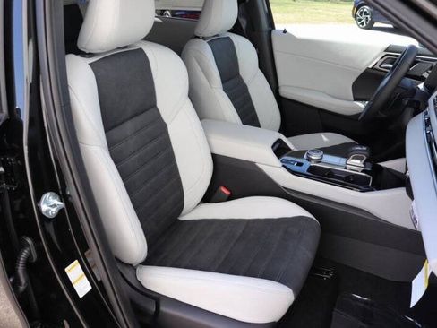 New 2025 Mitsubishi Outlander SE image 8