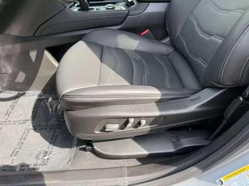 Used 2025 Cadillac XT6 Sport w/ Platinum Package AWD/4WD image 3