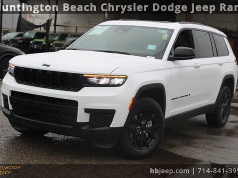 Used 2025 Jeep Grand Cherokee L Altitude image 9