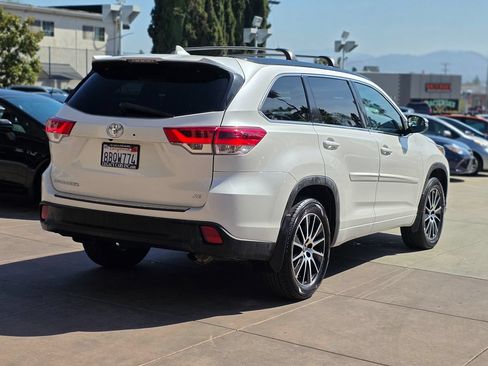 Used 2018 Toyota Highlander SE FWD image 12