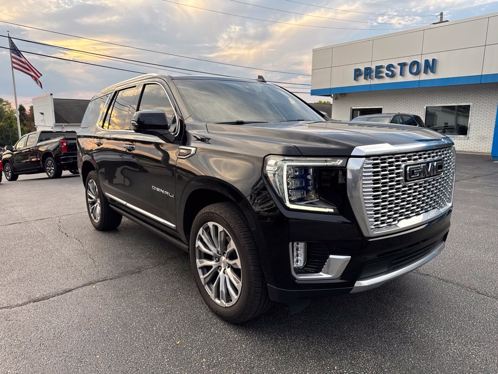 Used 2021 GMC Yukon Denali w/ Denali Premium Package AWD/4WD image 3
