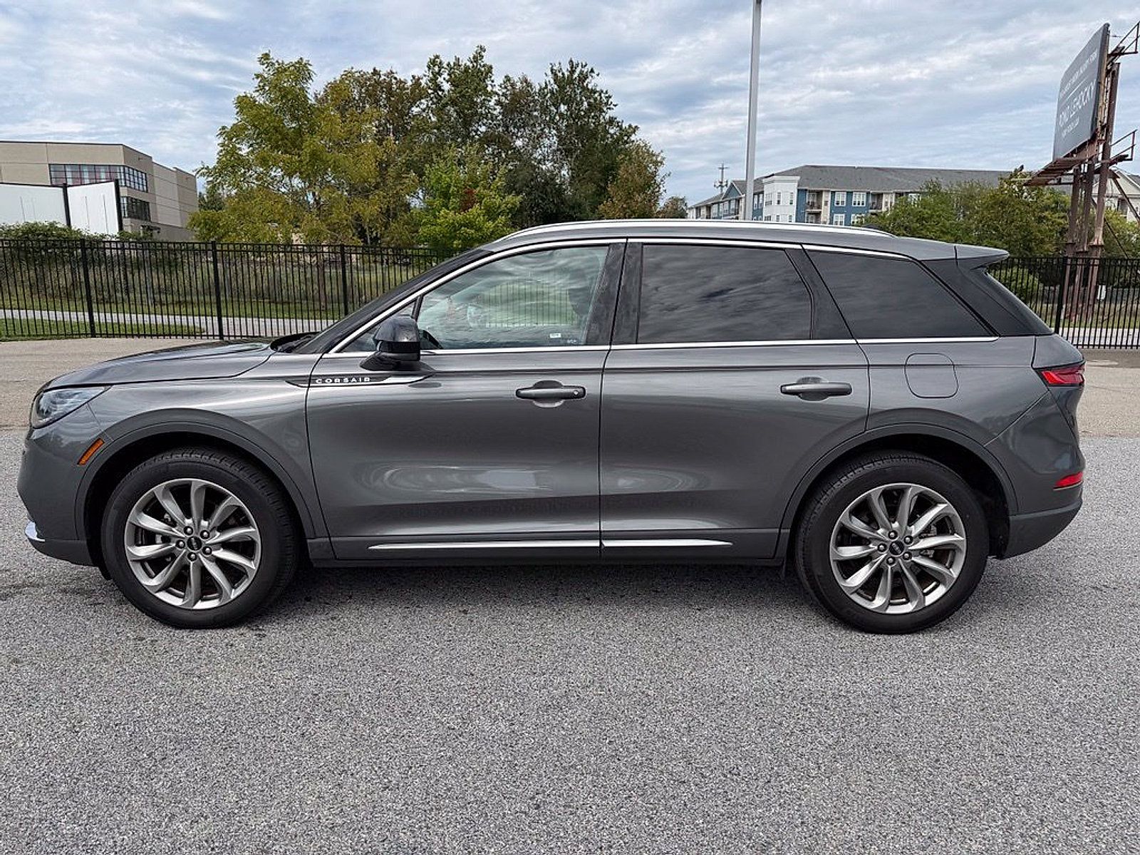 Used 2022 Lincoln Corsair AWD w/ Premium Package image 4