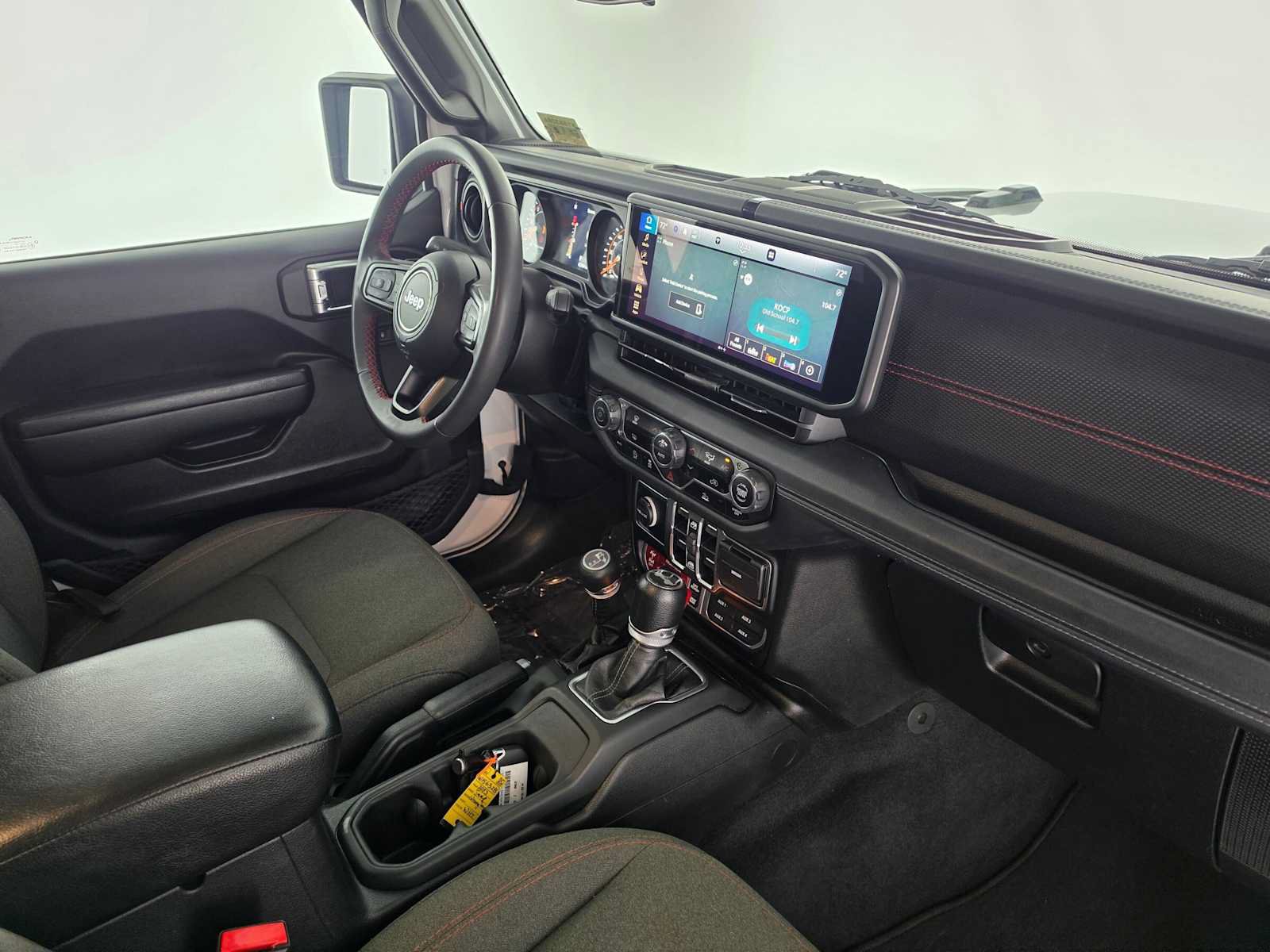 Used 2024 Jeep Wrangler Unlimited Rubicon AWD/4WD image 11