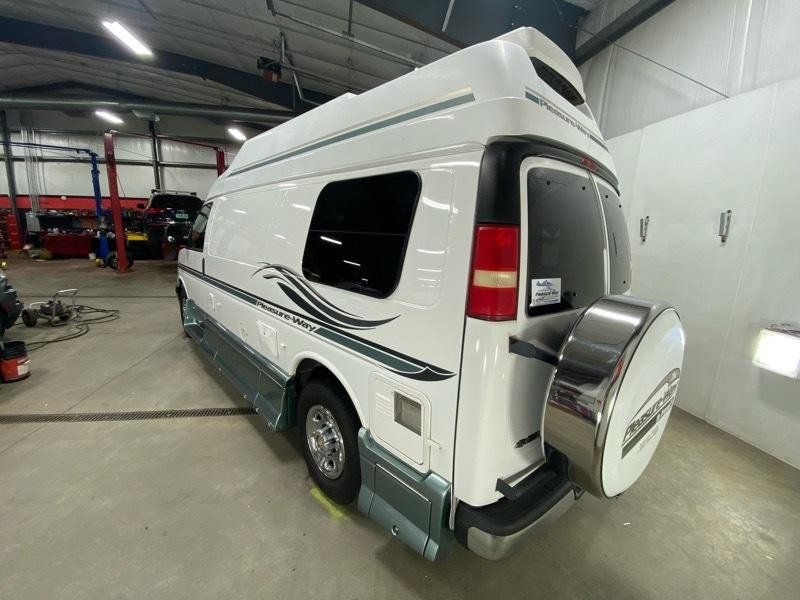 Used 2003 Chevrolet Express 3500 Extended RWD image 3