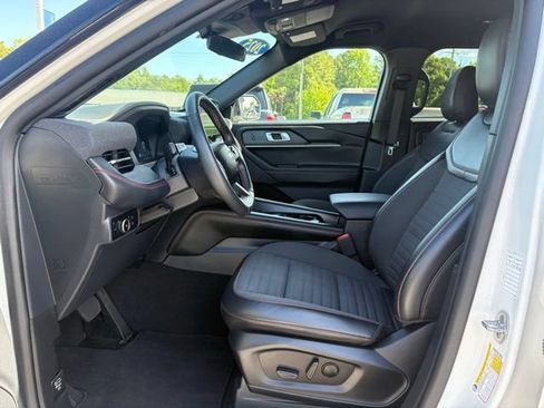 Used 2025 Ford Explorer ST-Line w/ ST-Line Street Pack AWD/4WD image 9