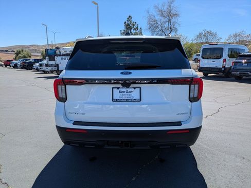 Used 2025 Ford Explorer Active image 4