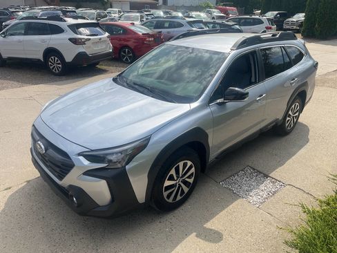Used 2025 Subaru Outback Premium AWD/4WD image 4