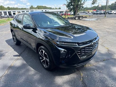 Used 2025 Chevrolet Trax RS w/ Driver Confidence Package FWD image 10