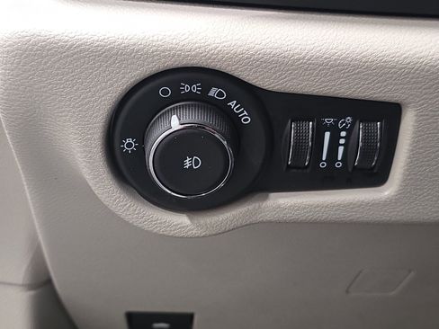 Used 2024 Chrysler Pacifica Touring-L image 22