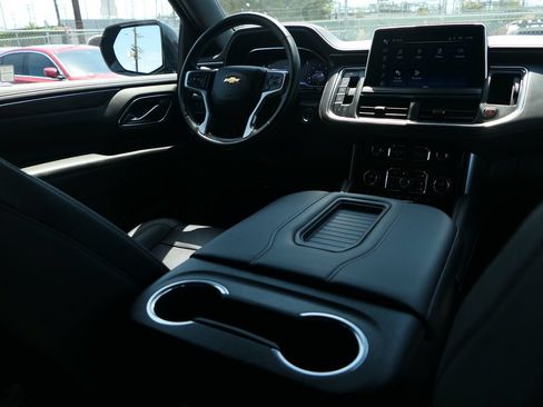 Used 2023 Chevrolet Suburban LT w/ Luxury Package RWD image 25
