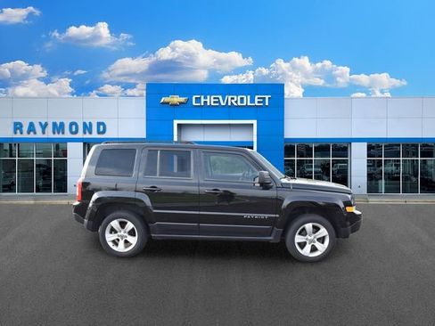 Used 2014 Jeep Patriot Latitude AWD/4WD image 2
