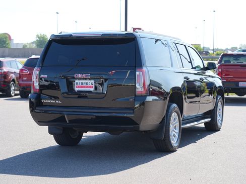 Used 2020 GMC Yukon XL SLT w/ Enhanced Security Package AWD/4WD image 3