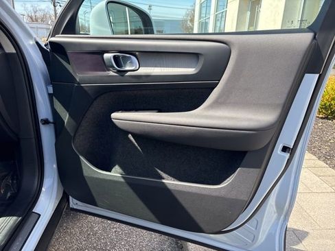 Used 2025 Volvo XC40 B5 Core image 14