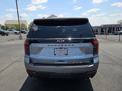 Used 2025 Chevrolet Suburban RST AWD/4WD image 4