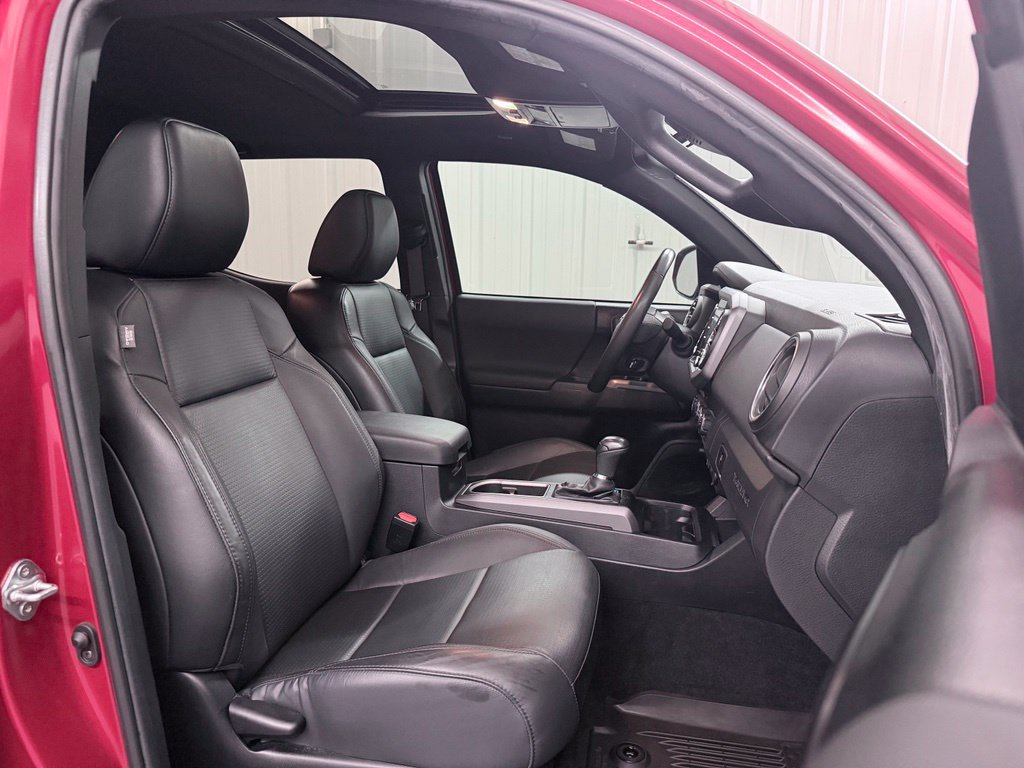 Used 2022 Toyota Tacoma TRD Sport w/ TRD Premium Sport Package AWD/4WD image 40