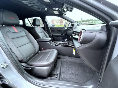 New 2025 Chevrolet Trax RS w/ Sunroof Package image 15